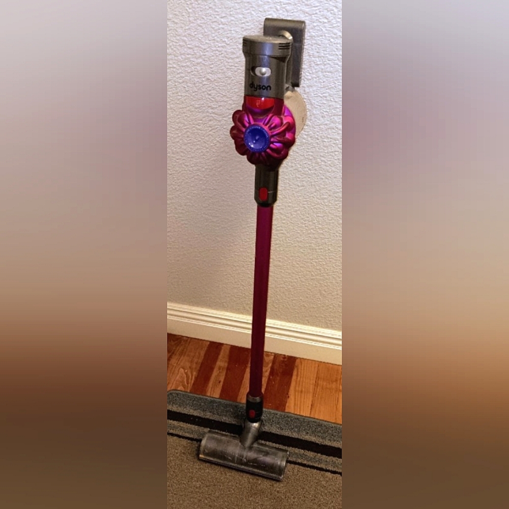 Dyson v7 cordless vacuum
